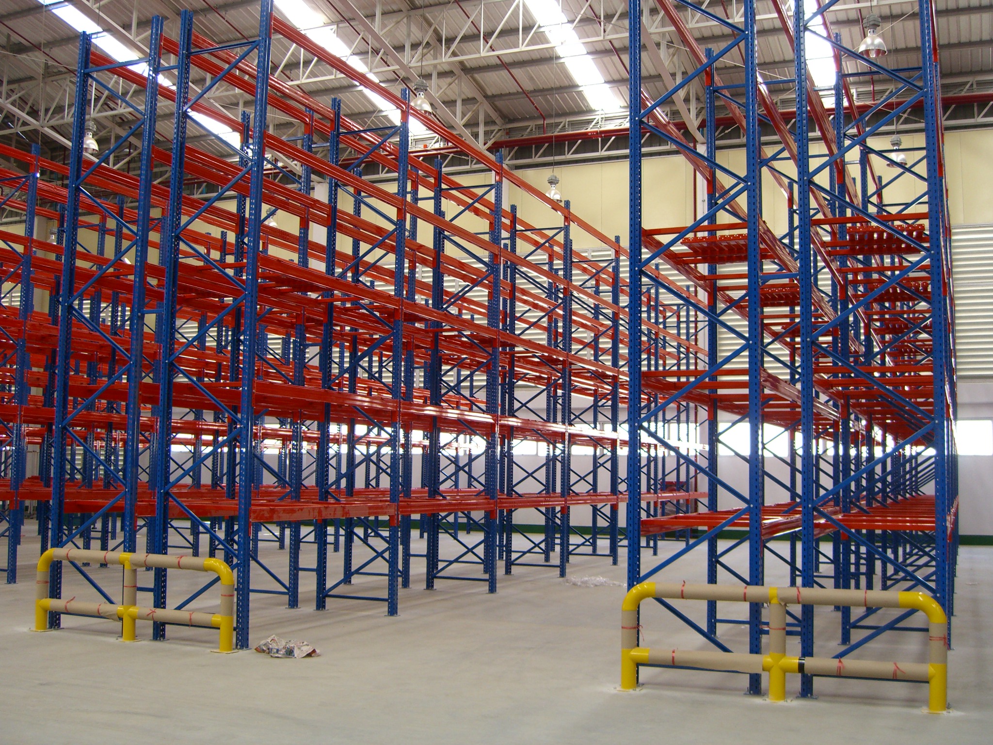 Selective pallet rack ชั้นวางสินค้าจัดเก็บเป็นพาเลท เหมาะสำหรับในโรงงานอุตสาหกรรม